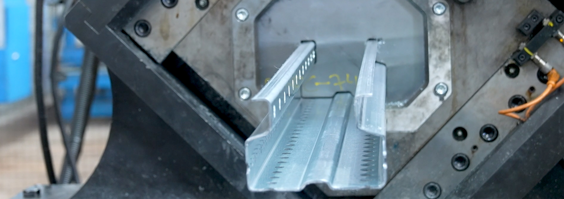 Foto de portada del vídeo soluciones de Brausa, fabricante de perfiles de acero conformado en frío